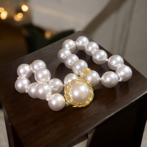 Tag Marked KR - Faux Pearl Choker Necklace Gold Tone - Picture 2 of 8